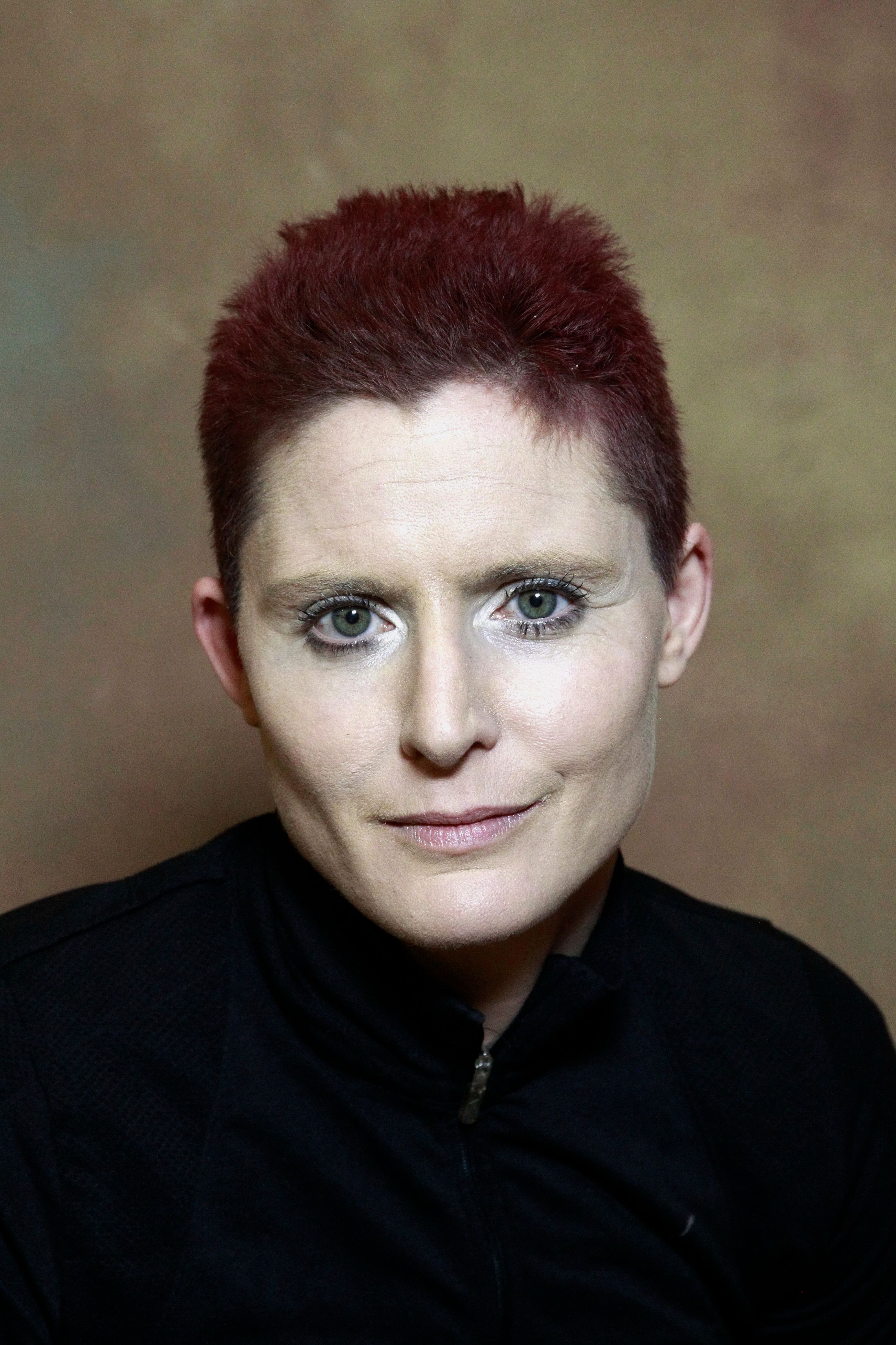 Joanna HALLS